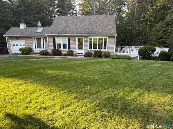 26 Fern Dr, Northford, CT 06472