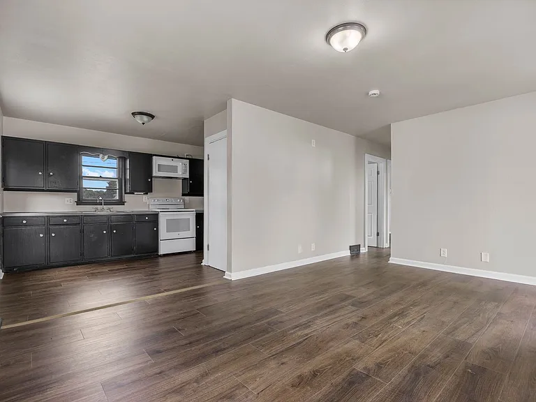 314 Warford St — Photo 3