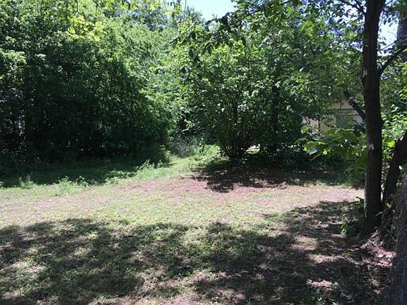 5th image of 704 Hanna Dr