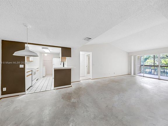 2nd image of 9811 Westview Dr APT 923