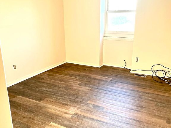 5th image of 6438 Commons Dr #1