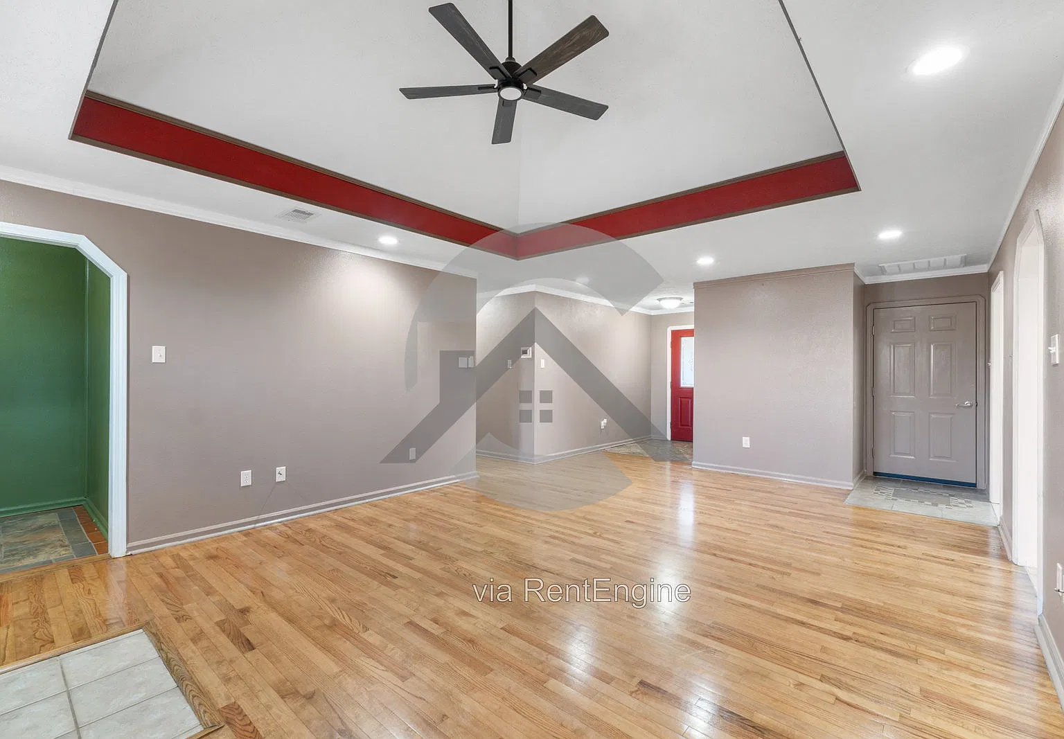 3 bed, 2.0 bath, 2570 sqft, $2,100 — Photo 4