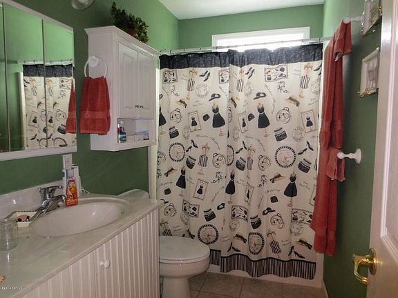 5th image of 806 Ann St