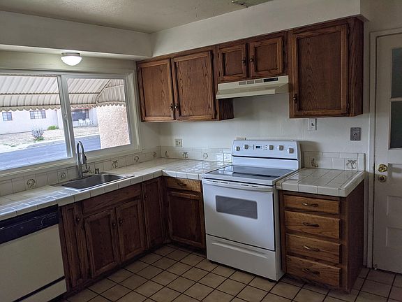 Nice and spacious kitchen