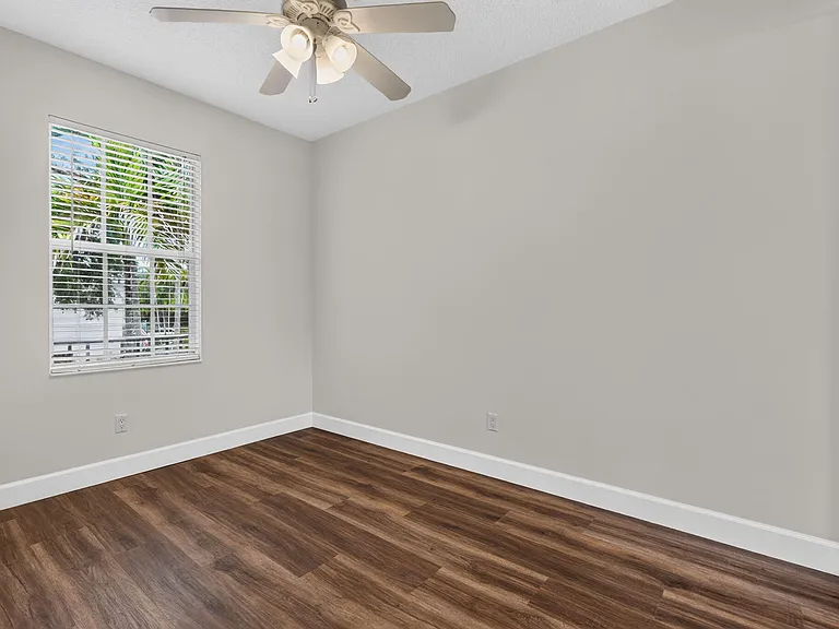 112 Santa Barbara Way — Photo 32