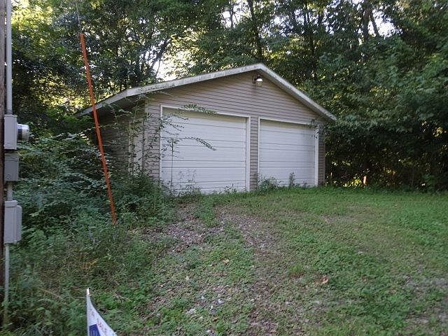 2nd image of 6185 6184 Shady Dr