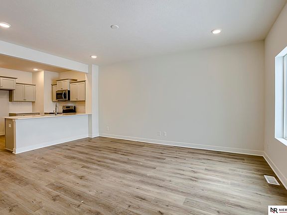 4th image of 12822 S 47th Plz