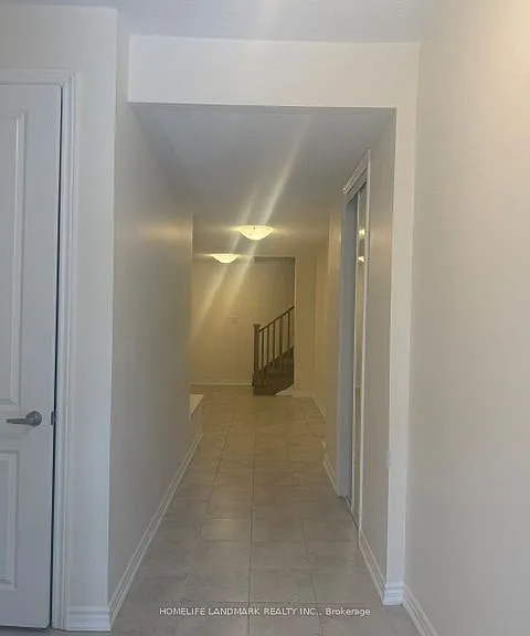 5 Thomas Frisby Jr Cres — Photo 10