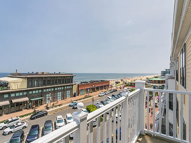 Pier Village Apartments — Photo 22