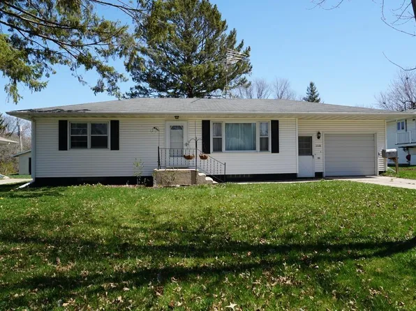1110 Cedar St, Charles City, IA 50616