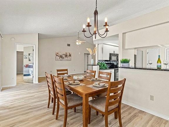 5th image of 603 Sand Ridge Dr