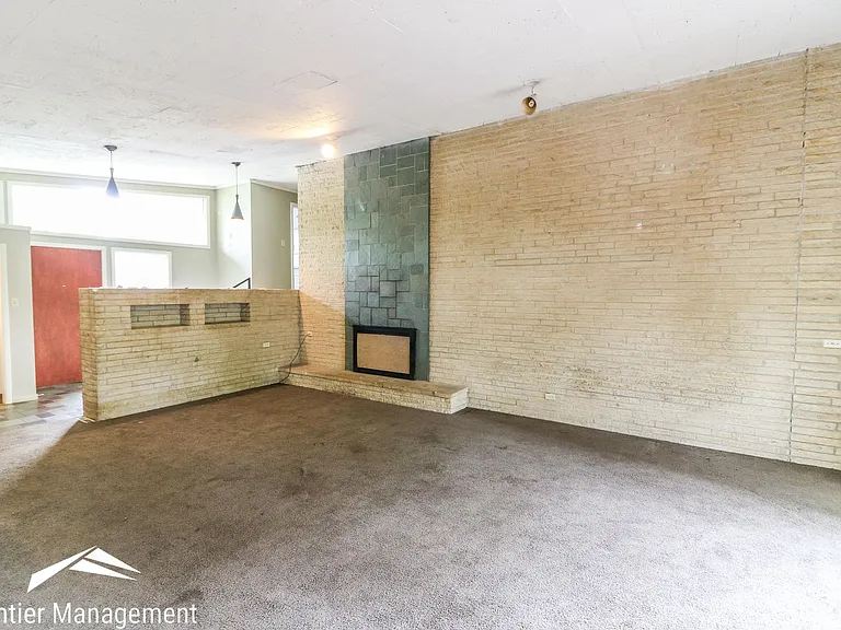 1425 Harry Rd — Photo 2