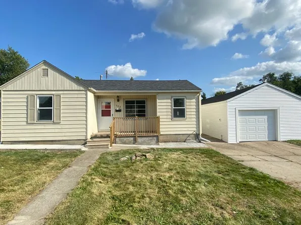 702 E 20th St S, Newton, IA 50208
