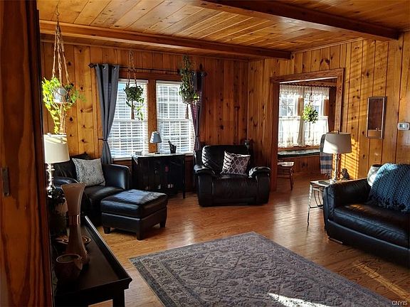 3rd image of 18 Kastor Ave