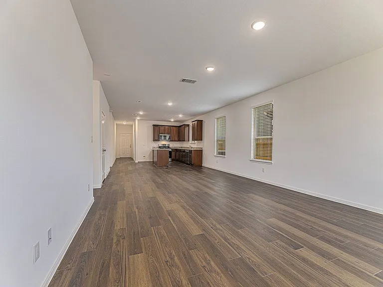 235 Pine Cavern Dr — Photo 3
