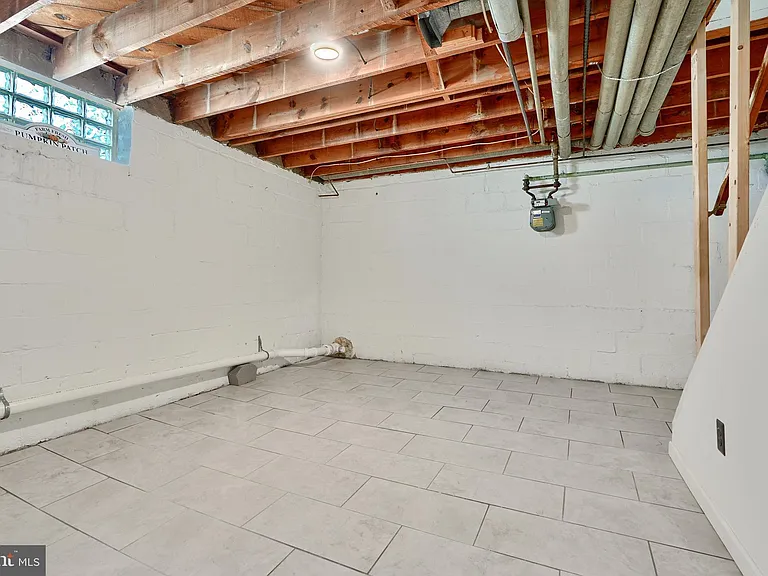 530 47th St — Photo 28