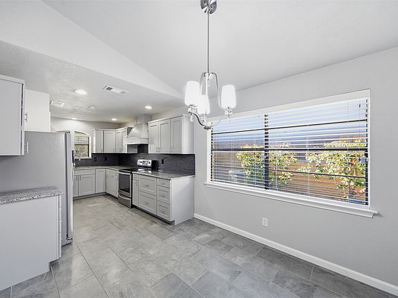5th image of 1919 Camden Way