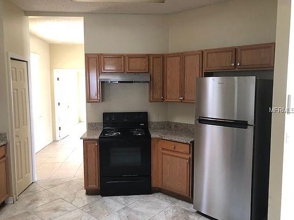 5th image of 218 Amesbury Ln