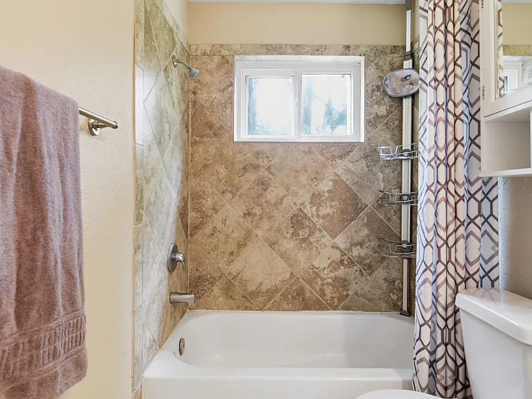 3008 Hunnington Dr — Photo 13