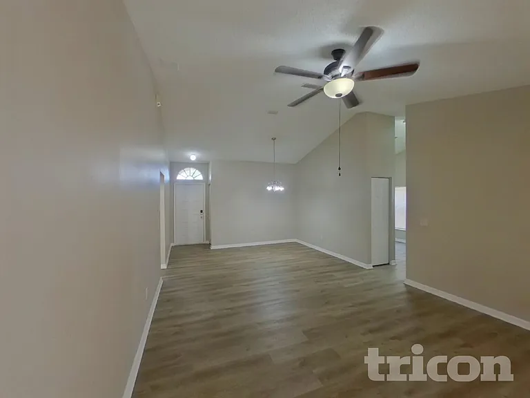 4726 Bloom Dr — Photo 4