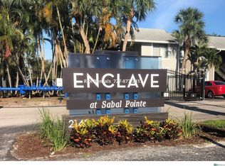 5560 21st Way S APT 913, Saint Petersburg, FL 33712