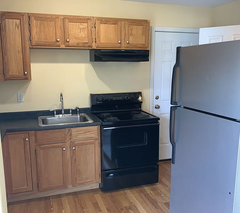 2nd image of 5527 Division St W #4C