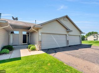 1113 Honeysuckle Ln SE, Cambridge, MN 55008