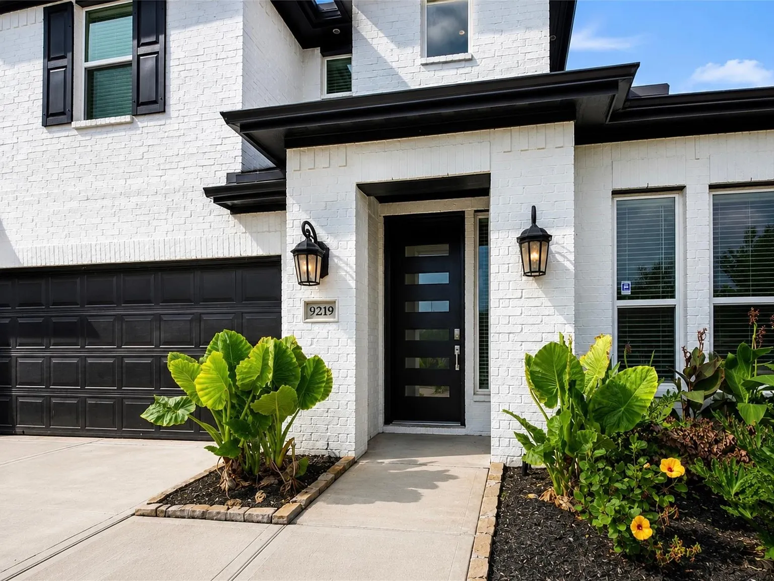 5 bed, 4.5 bath, 3373 sqft, $3,600 — Photo 3