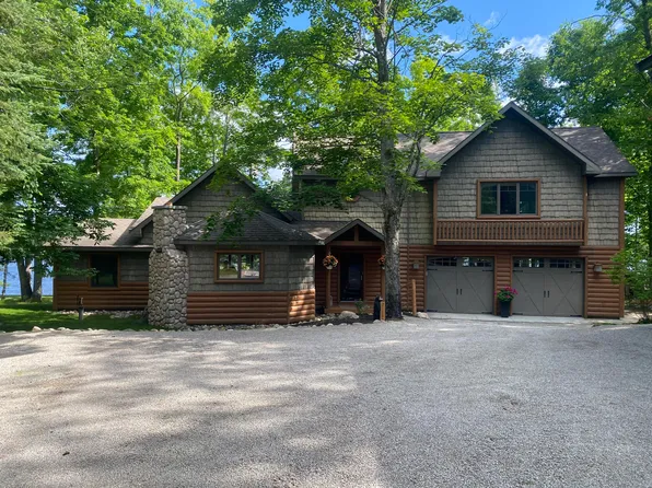13640 W Shore Dr, Millersburg, MI 49759