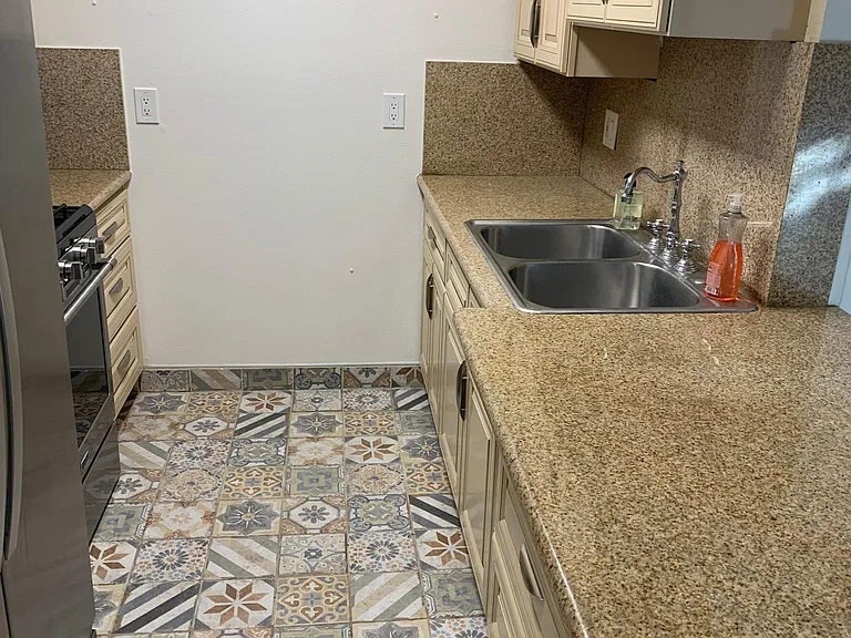 1726 Winona Blvd #201 — Photo 16