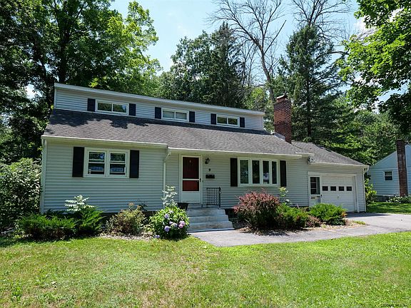 2nd image of 9 Brookwood Dr