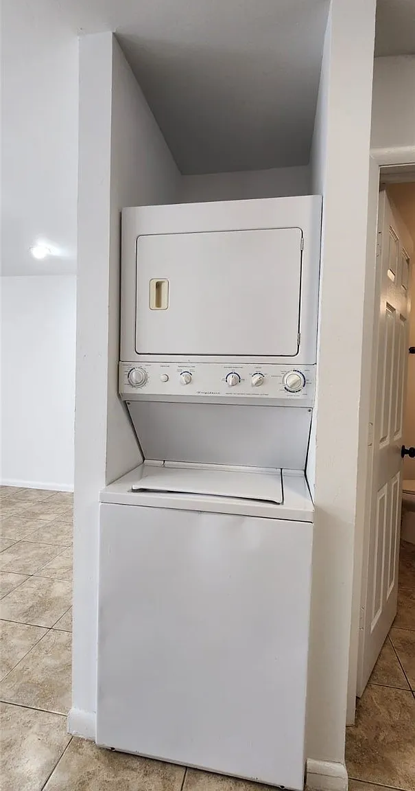 1 bed, 1.0 bath, 700 sqft, $1,050 — Photo 4