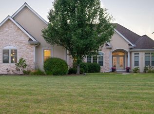 363 Sunshine Dr, Hartland, WI 53029