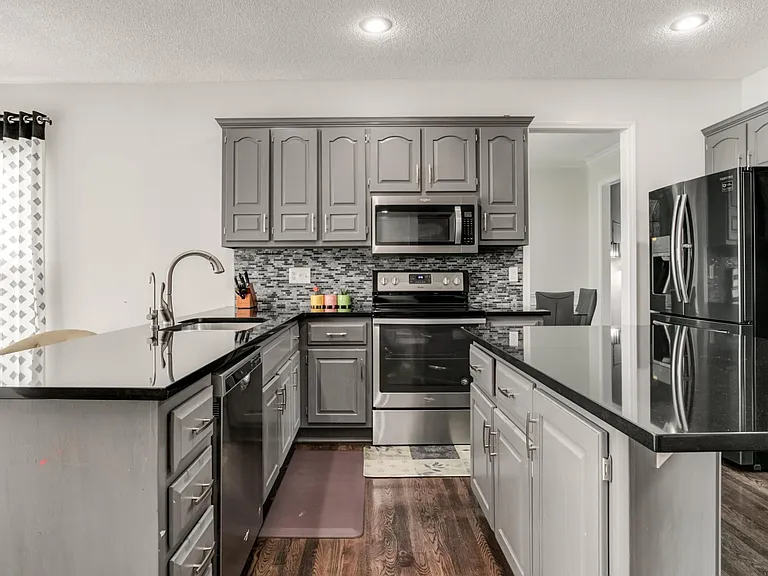 12201 S Summit St — Photo 10