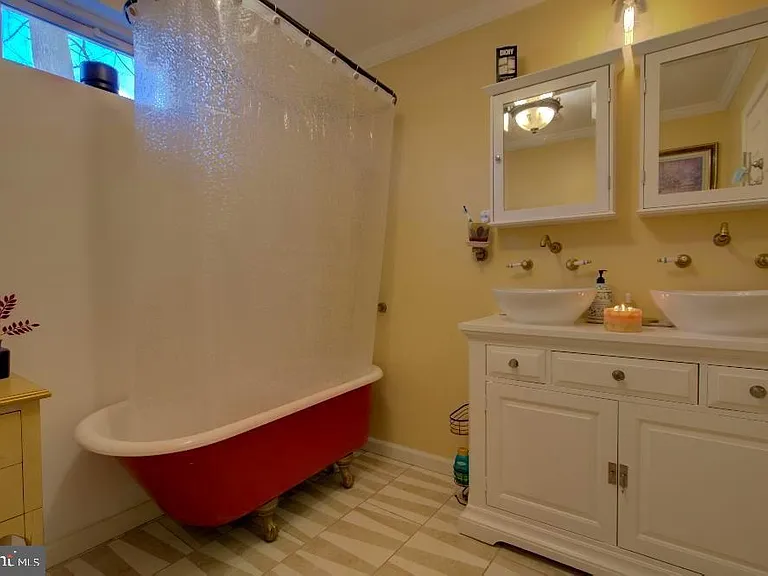 2924 Virginia Ave — Photo 24