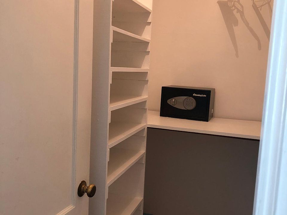 1st image of 2305 Clove St
