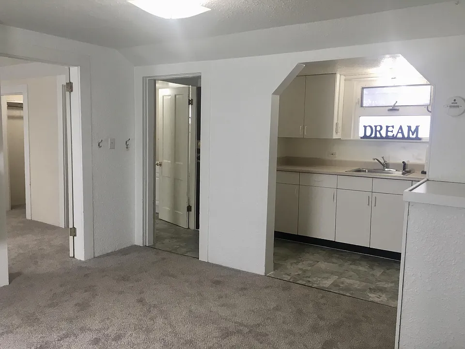 1122 NW 50th St #1/2