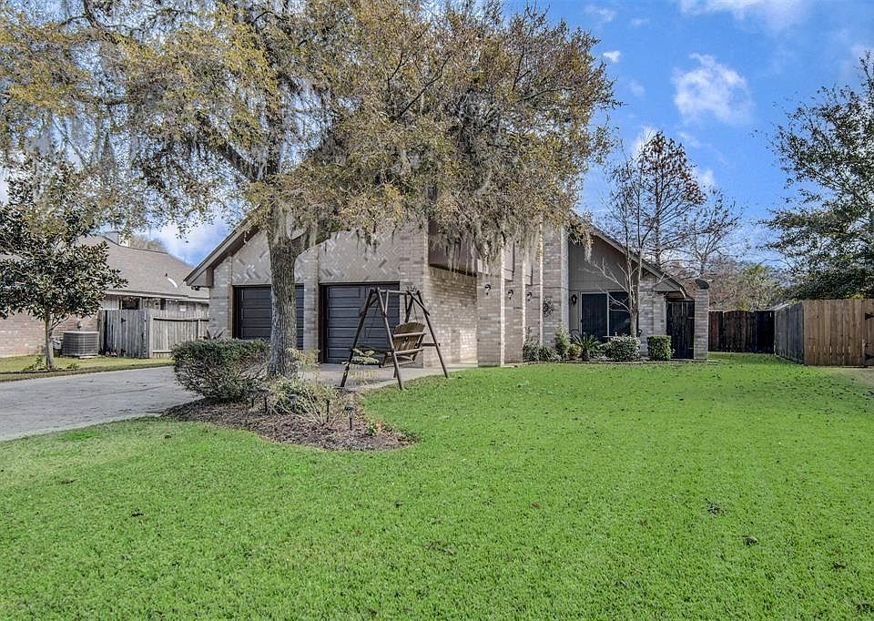 336 Banyan Dr, Lake Jackson, TX 77566 | Zillow