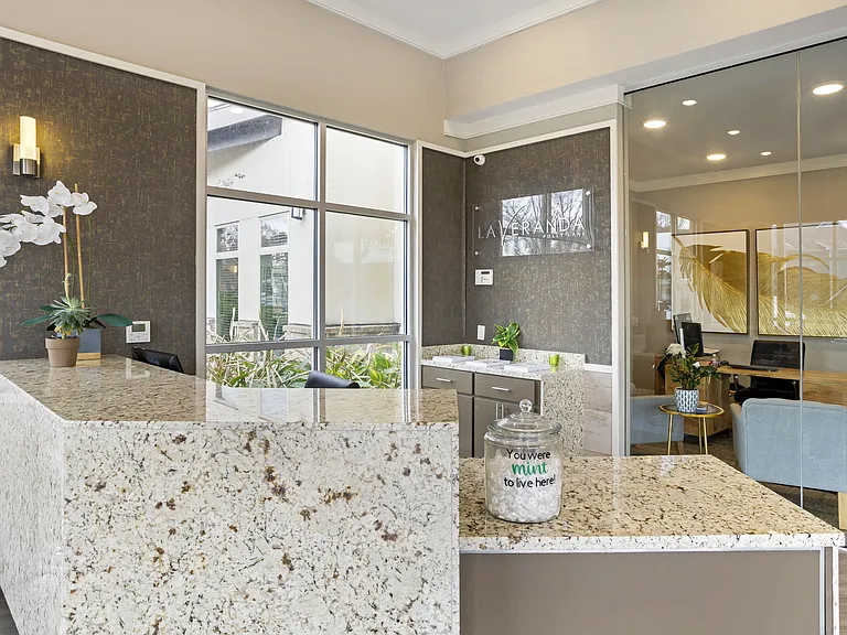 La Veranda at Polly Lane Apartments — Photo 16