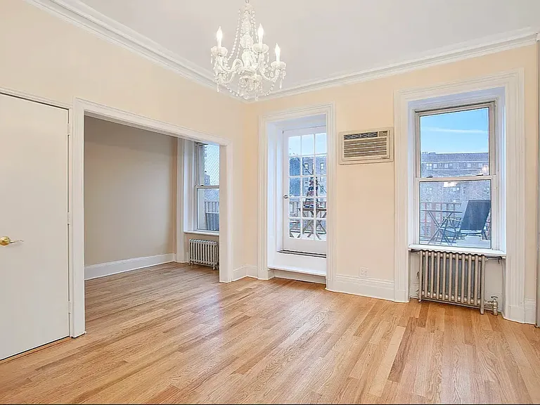 69 Macdougal St #3R — Photo 3