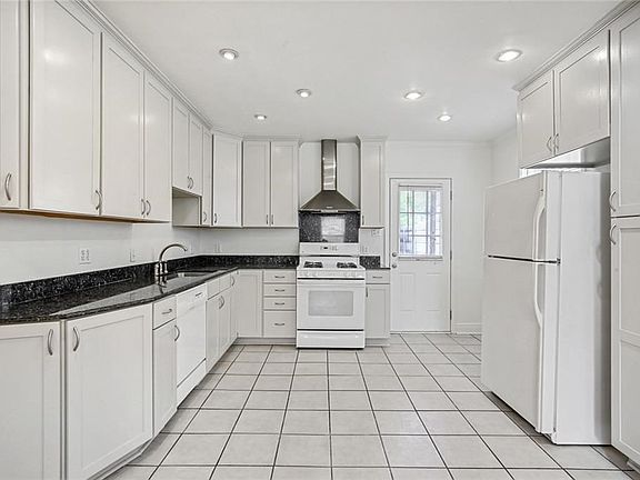 4th image of 204 Jefferson Ave