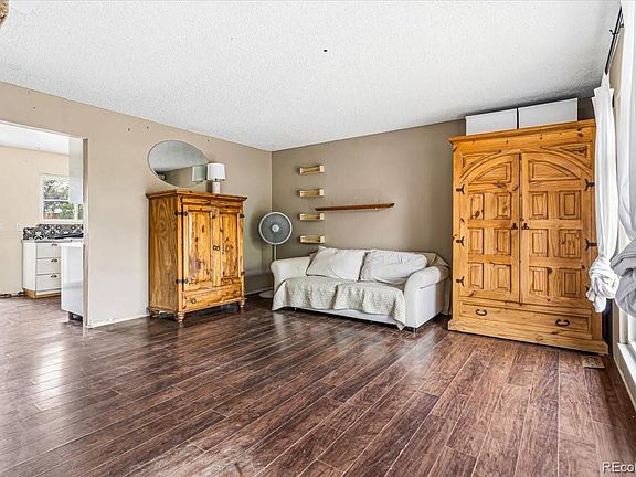 4th image of 9755 Elizabeth Street