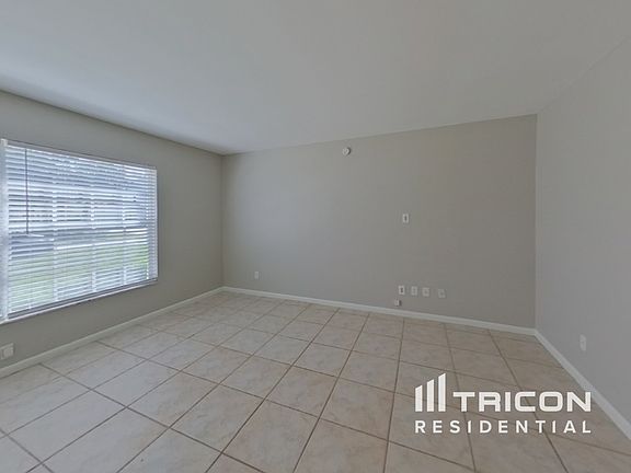 3rd image of 6207 Interbay Ave