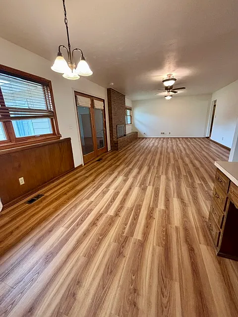 5 bed, 2398 sqft, $2,400 — Photo 4