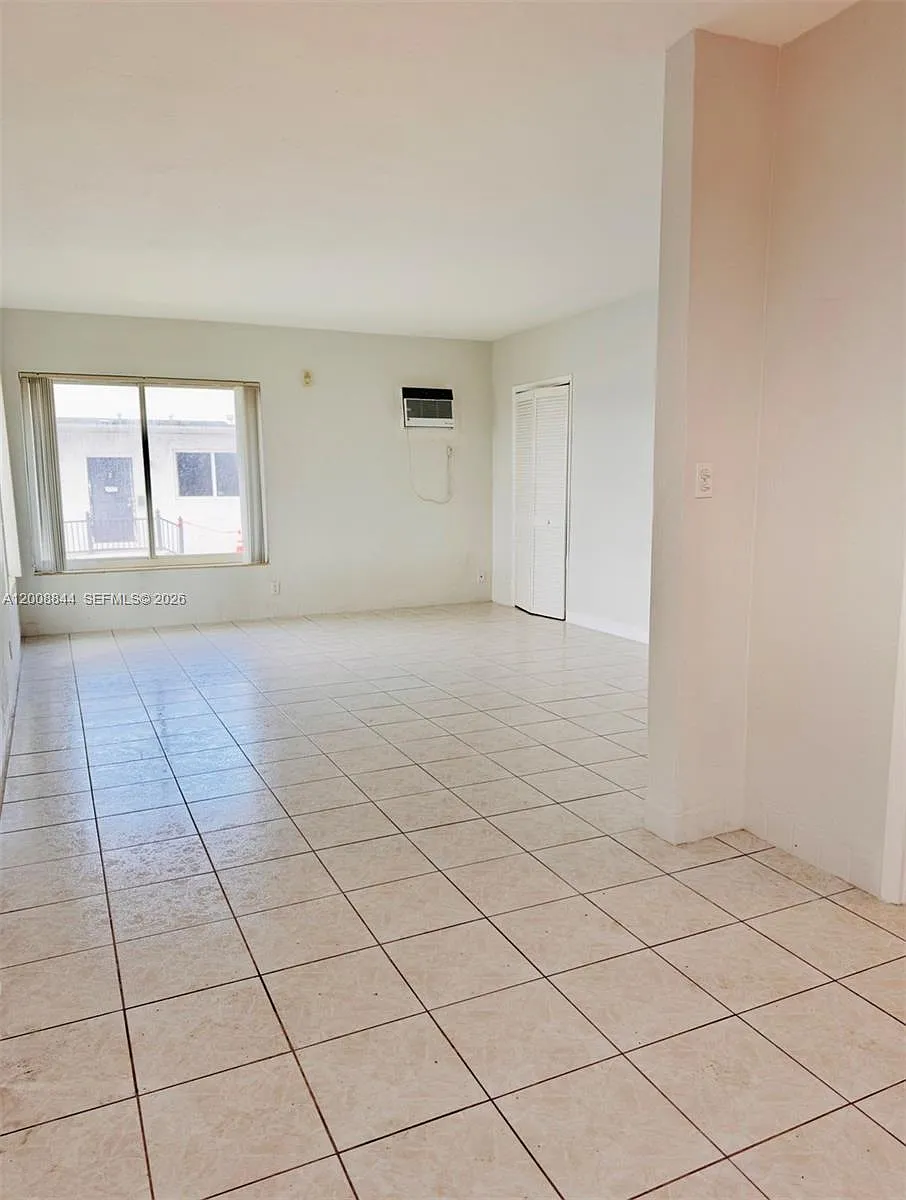 Building Photo - 505 S Ocean Dr #A1