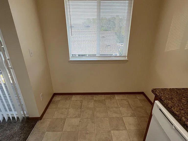 324 Avenue J #10 — Photo 13