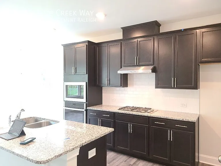 704 Wrights Creek Way — Photo 2