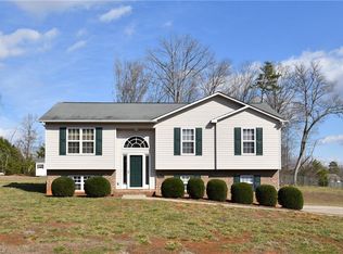 4033 Elizabeth Park Dr, Tobaccoville, NC 27050