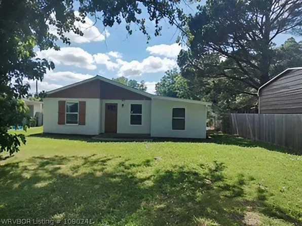 805 Faye Ave, Pocola, OK 74902