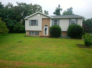 1215 Foxhill Dr, Salem, VA 24153